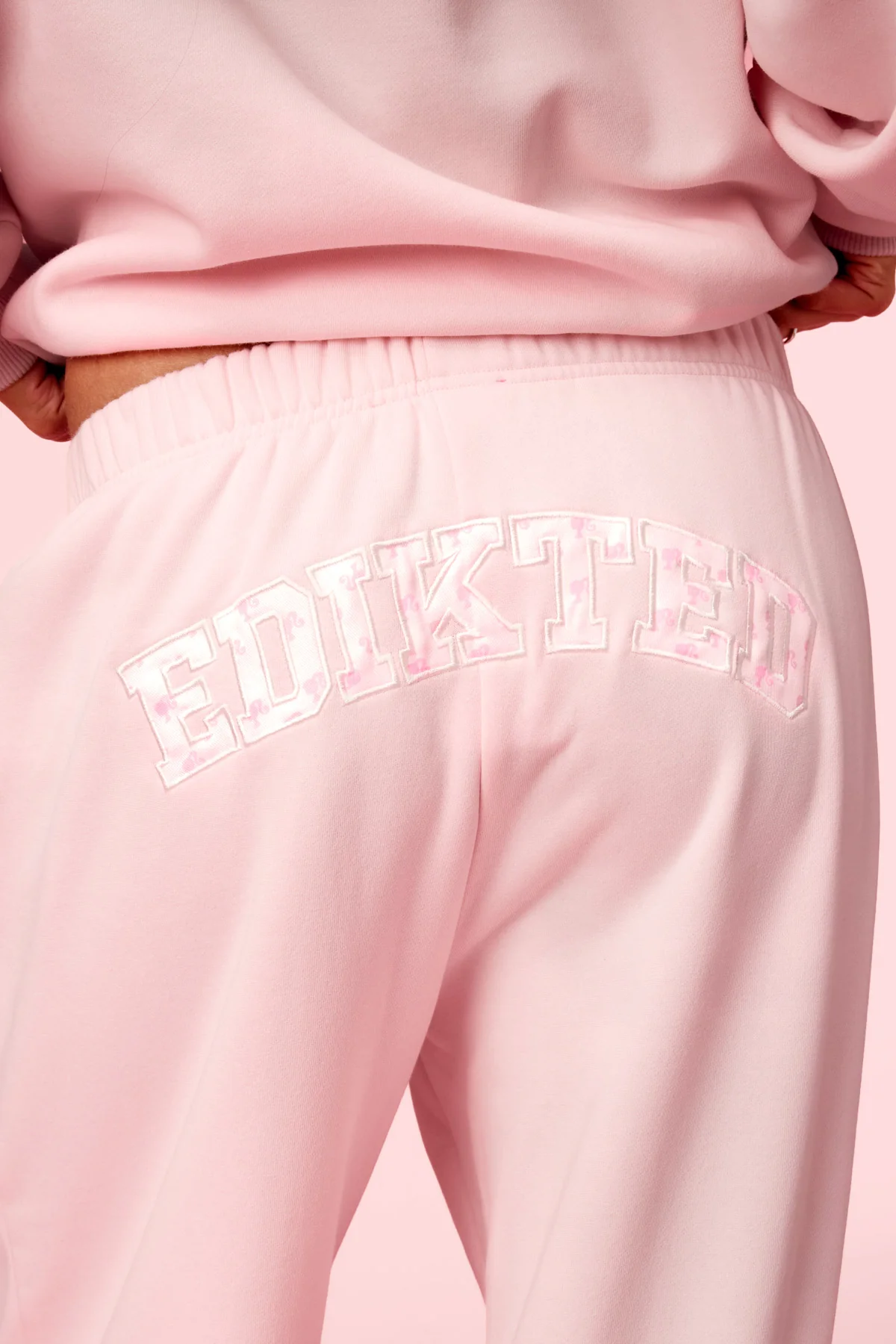 Edikted Hearts Barbie™ Baggy Sweatpants - Image 2